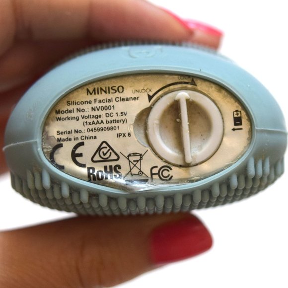 2/$20 Miniso Silicone Vibrating Face Scrubber - Picture 4 of 4